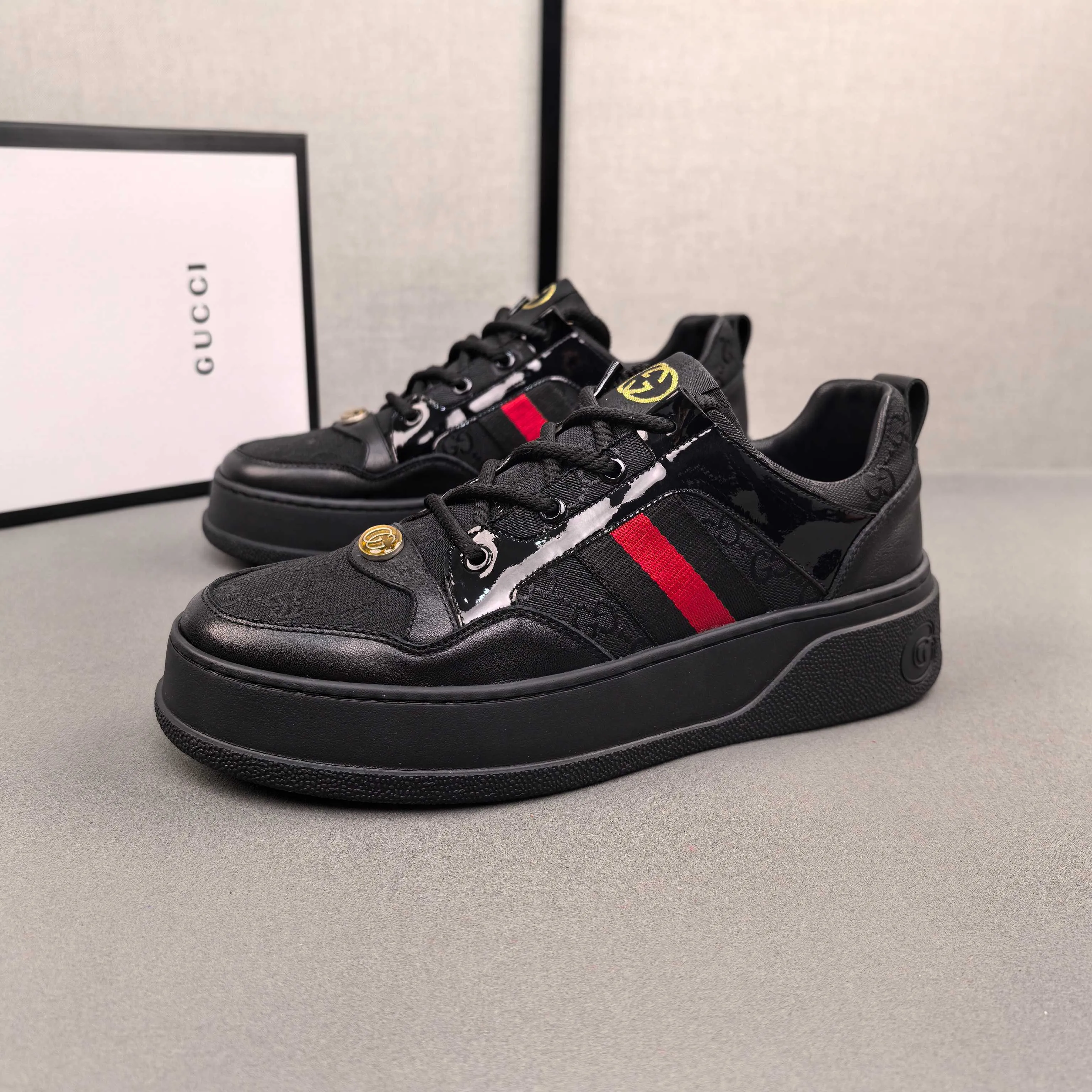 PP440🍒🍒🍒Gucci GUCCI official website latest model🎁classic casual fashion men's shoes👟hot style💥simple and elegant style, exclusive for trendy men. Unique official website latest brand elements👑Gucci original decoration, fashionable and generous, original soft calfskin fabric➕Comfortable soft first-layer pigskin lining ✅The official website specifies wear-resistant casual outsole, the classic model is taken at the counter in real life🎬Color: 2⃣️colors available😍Number 38-44